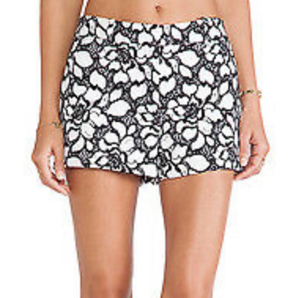 DVF embroidered shorts sz 2
